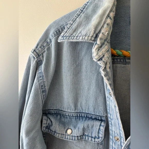 Gorgeously worn denim button down - Picture 5 of 5